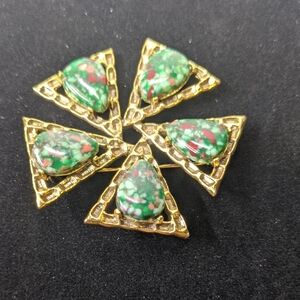 Emmons Vintage Pinwheel Brooch, Pronged Green And Speckled Teardrop Cabochons